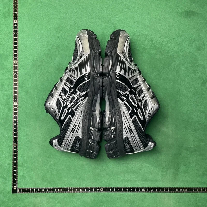 ASICS Sneakers
