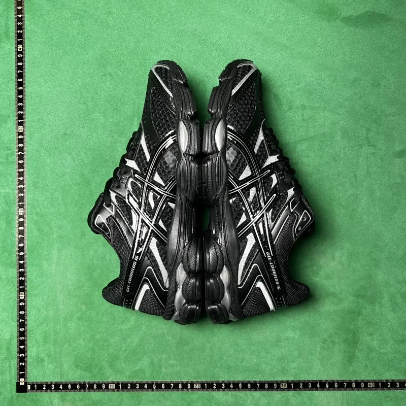 ASICS Sneakers