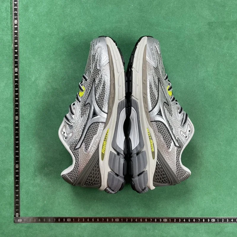 Mizuno Sneakers