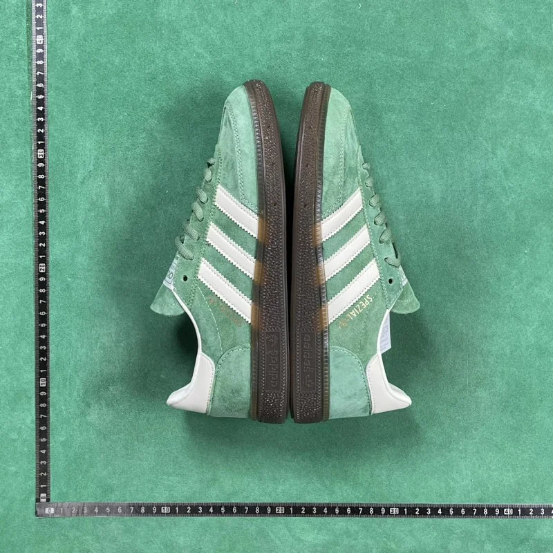 adidas Sneakers
