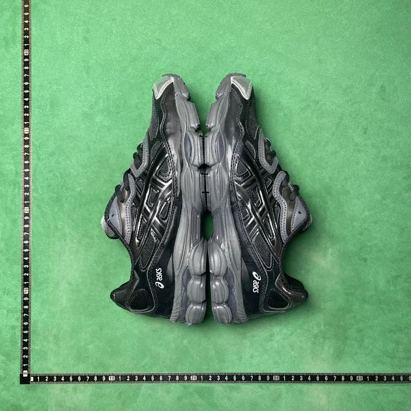 ASICS Sneakers