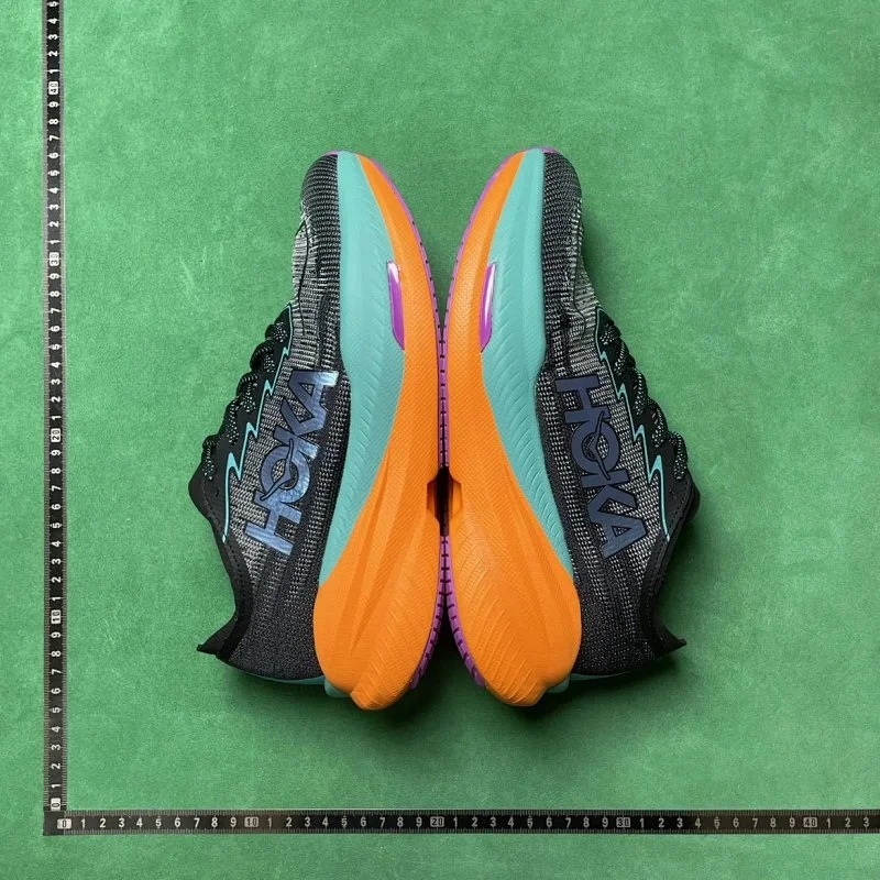 HOKA Sneakers