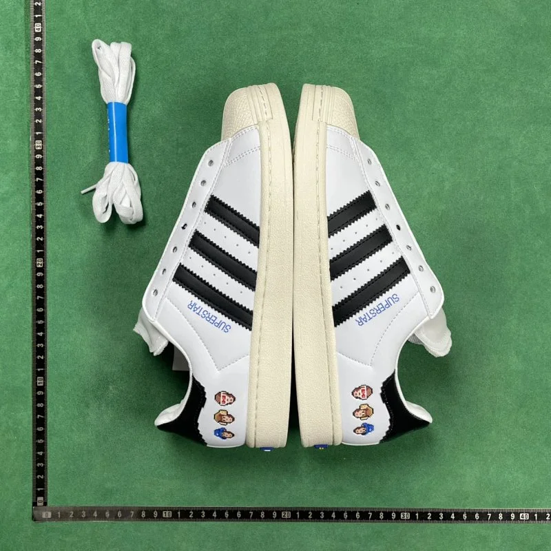 adidas Sneakers
