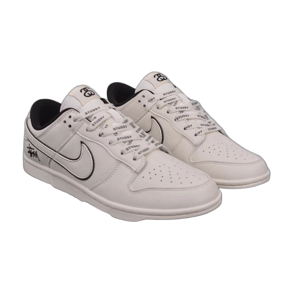Nike Dunk Low x Stussy