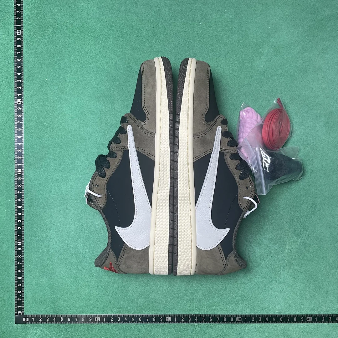 Air Jordan 1 Low Travis Scott