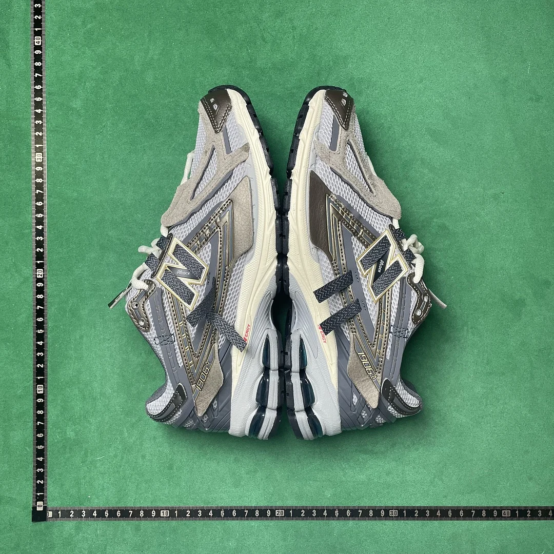 New Balance 2002r