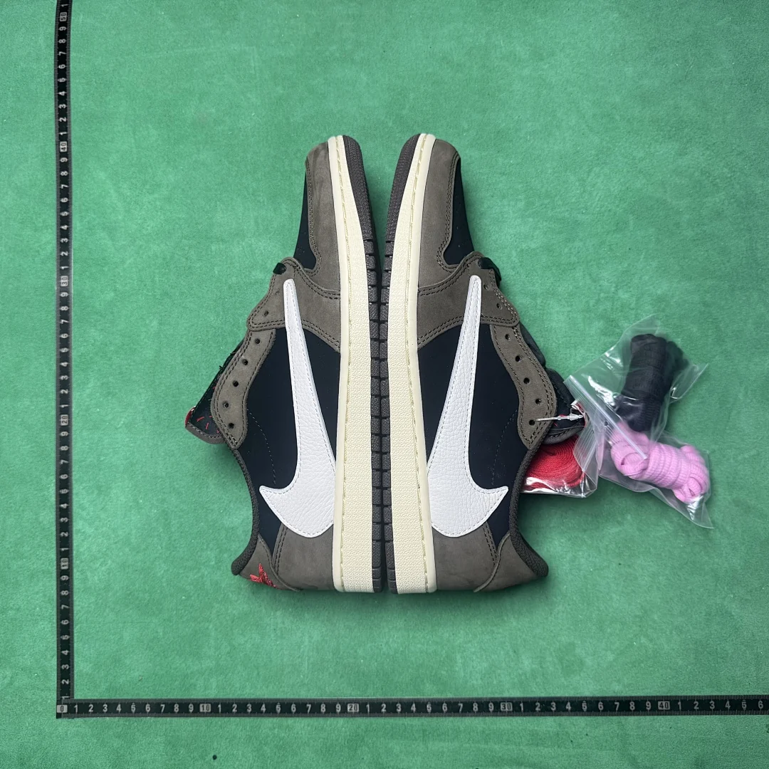Air Jordan 1 Travis Scott